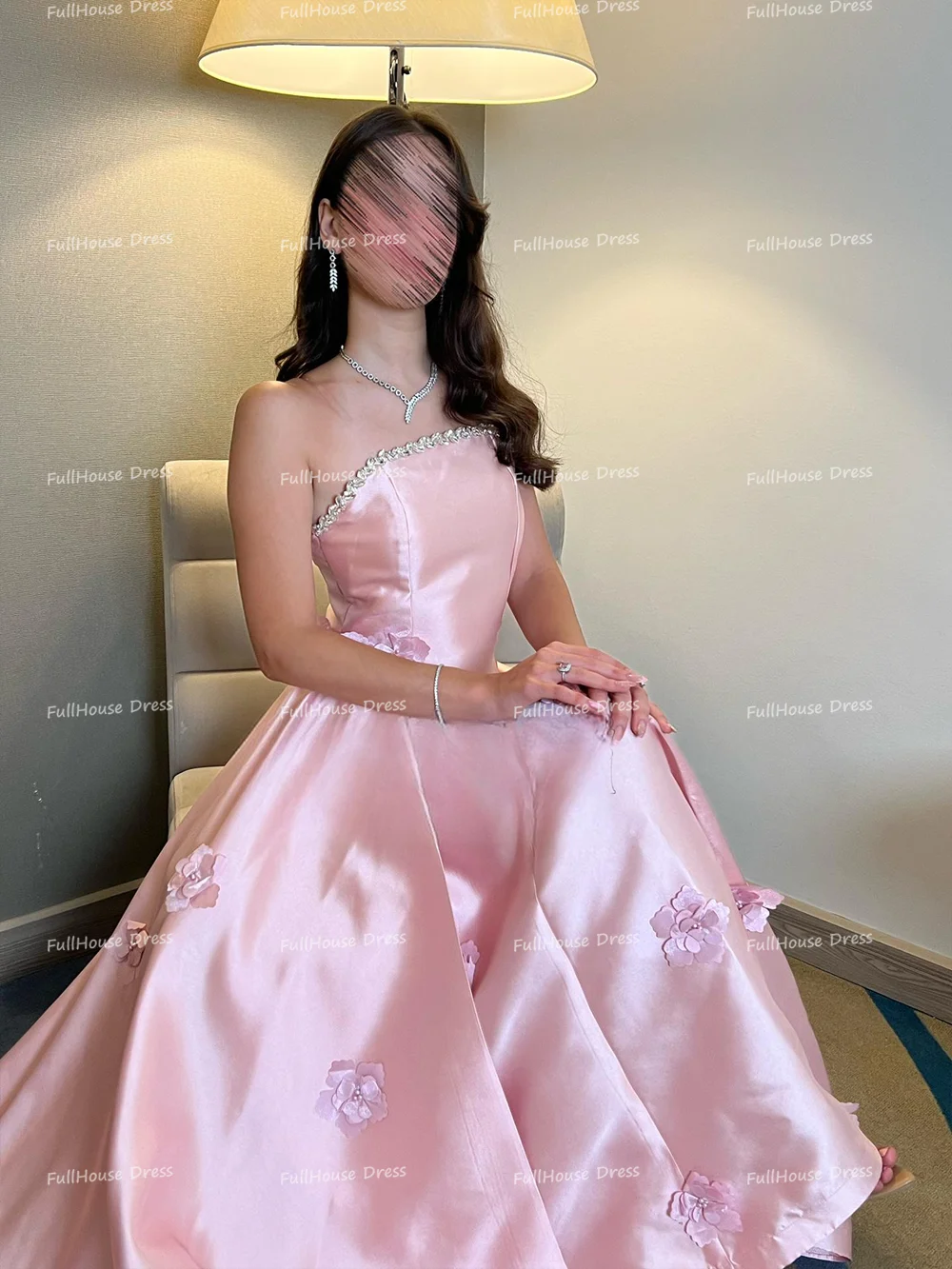 العرف رشيقة الوردي قارب طوق مطرز ثوب مسائي عارية الذراعين ماكسي طول 3D الزهور فستان الحفلة الراقصة مع قطار سهره