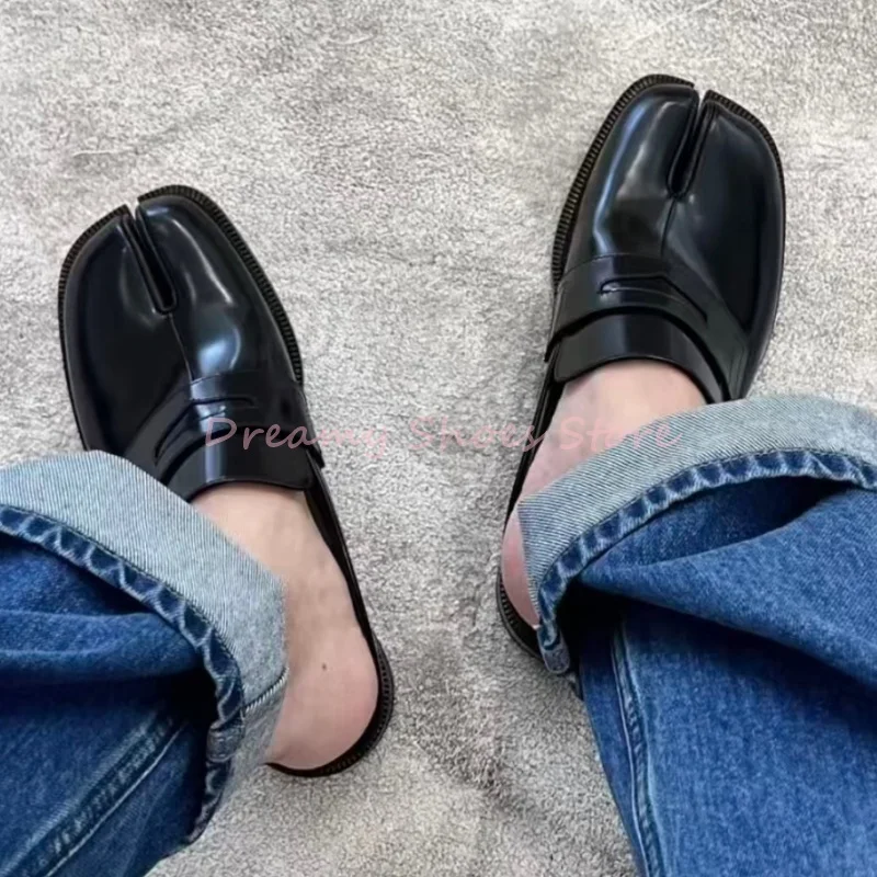 

Men’s Black Patent Leather Split Toe Slippers Closed Toe Low Heels Slip On Loafers Fashion Trendy Party Banquet Casual Men Shoe
