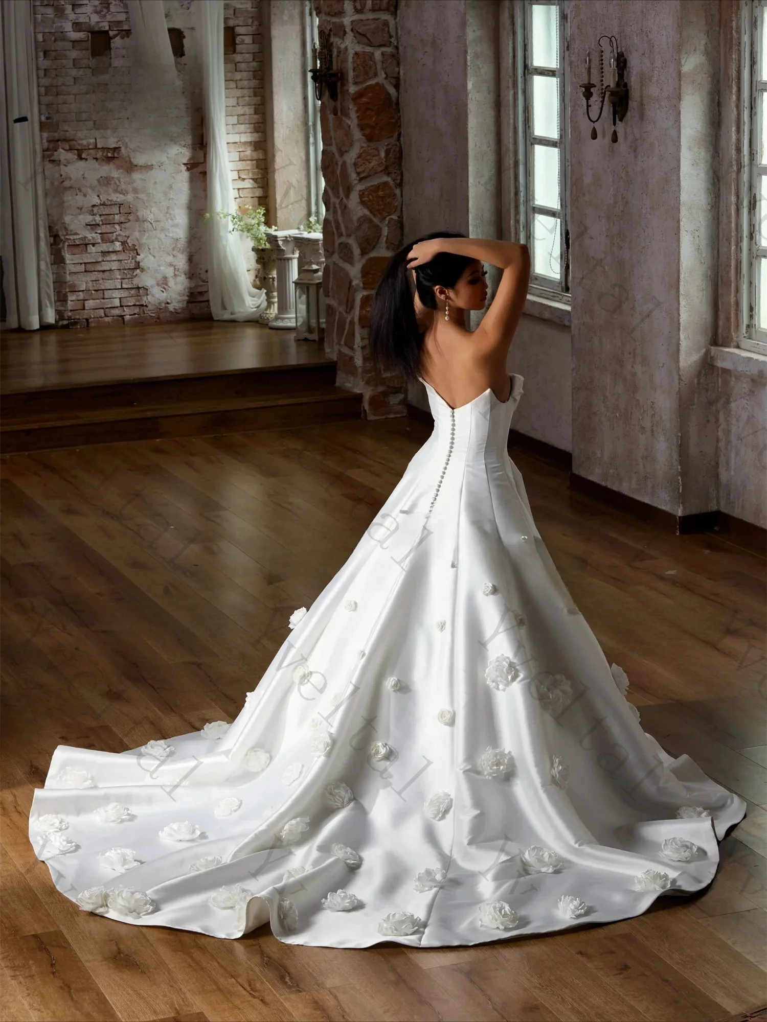 Customized Elegant Temperament Wedding Dresses with Fascinating Beaded Sleeveless A-line Scoop Neck Appliques Button Bridal Gown