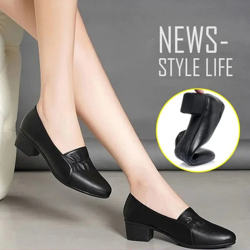 Middleaged women's thick heeled work leather shoes with comfortable soft bottom and nonslip sole