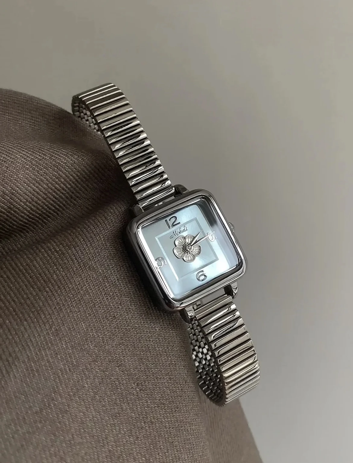 Новые женские часы