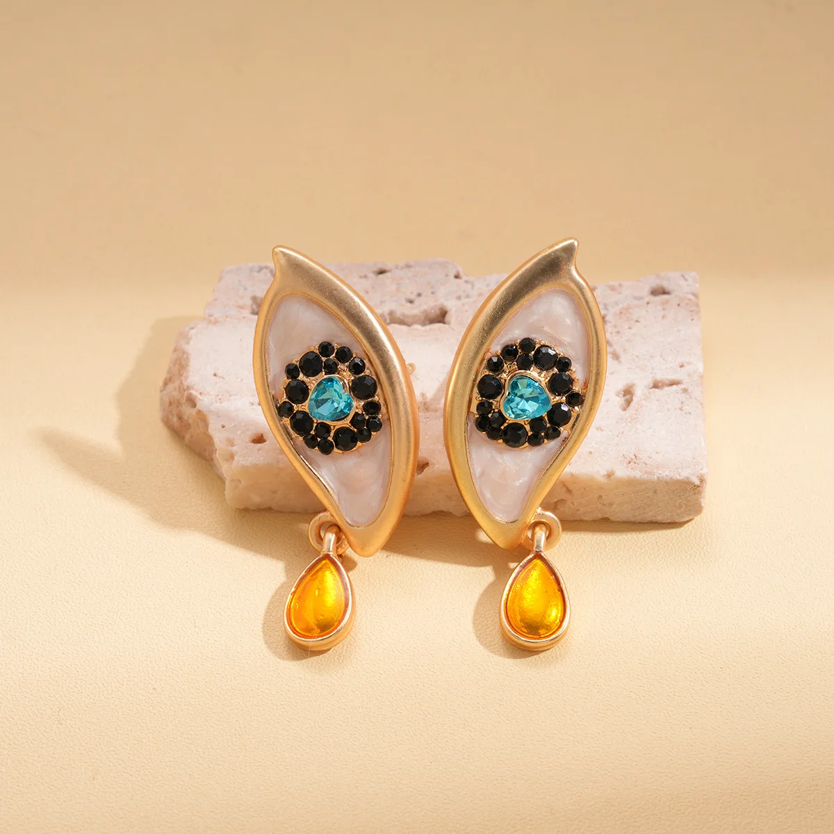

Elegant Evil Eyes Stud Earrings Heart Diamond-Paved Teardrop Earring Women Daily Casual Niche High-End Ear Jewelry Accessories