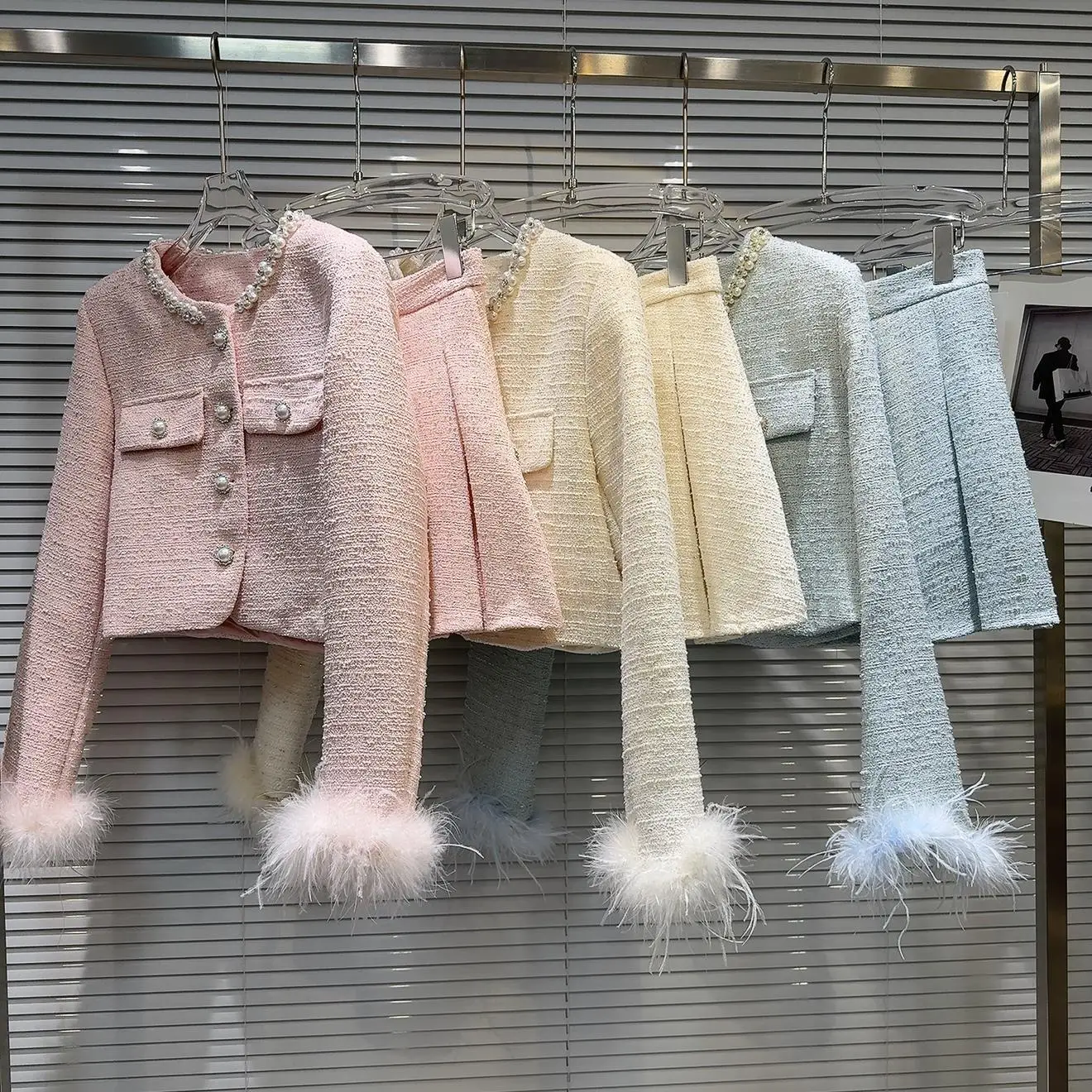 2024ฤดูหนาวใหม่Elegantผู้หญิงมาถึงไข่มุกปุ่มFeathersแขนเสื้อTweedเสื้อกระโปรงสั้น2ชิ้นชุด