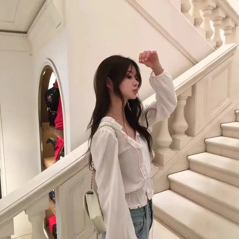 

Симпатичная блузка в корейском стиле с кружевной отделкой и поясом, свободного кроя, из хлопка, с длинными рукавами, женская рубашка, модный топ, визуально стройнящий фигуру.