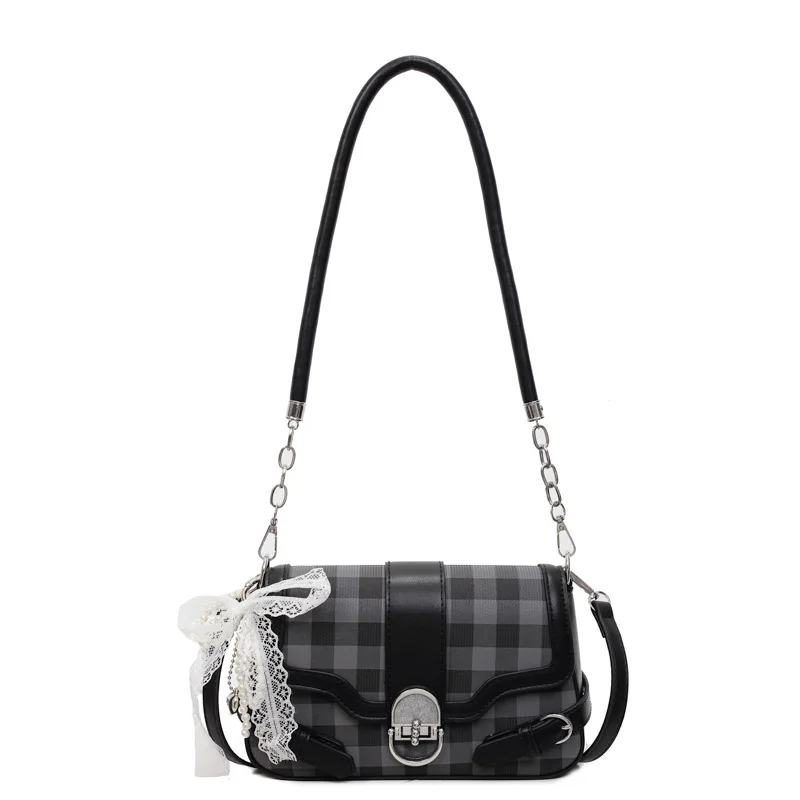 エレガントなカラーブロックショルダーバッグ 2025年新作 レディース、高級感のあるロッククロスボディバッグ、あらゆるシーンに合うファッショナブルなアンダーアームバッグ