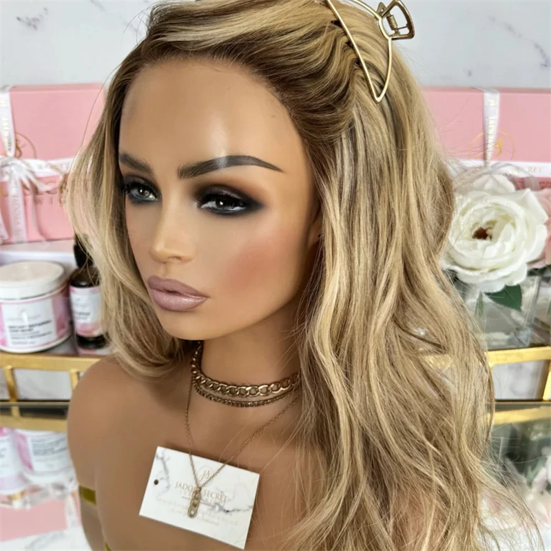 

Золотисто-русый парик с коричневыми прядями у корней и соответствующими светлыми акцентами, HD-кружевной фронтальный парик без клея, мягкие синтетические волосы, как еврейский парик