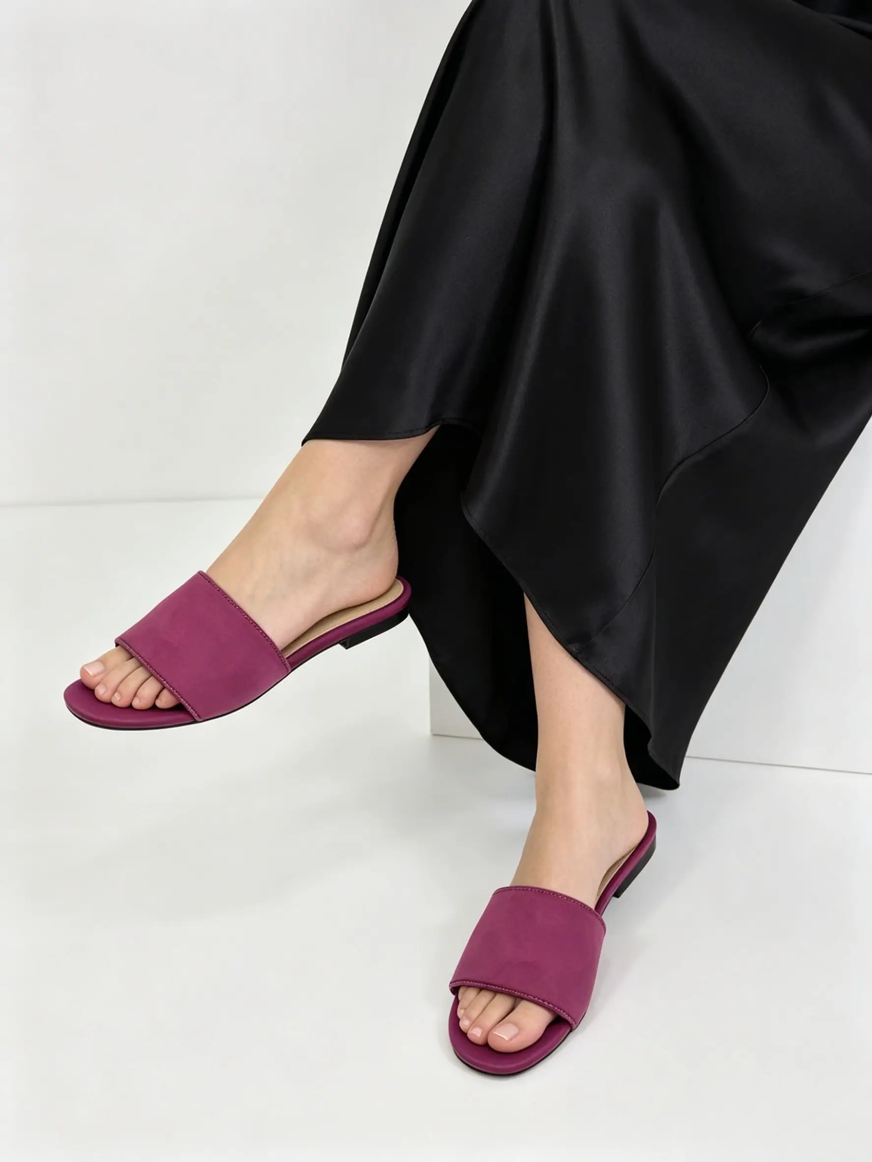 

Luxury Brand Fashion Slides Flat Sandals Casual Slides Beach Footwear Women's Slides Genuine Leather Premium Outdoor Sandals