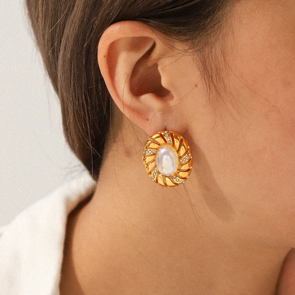 

Huang Chao Ladies' imitation pearl stainless steel earrings with zircon micro inlay elegant Women's jewelry accessories gifts