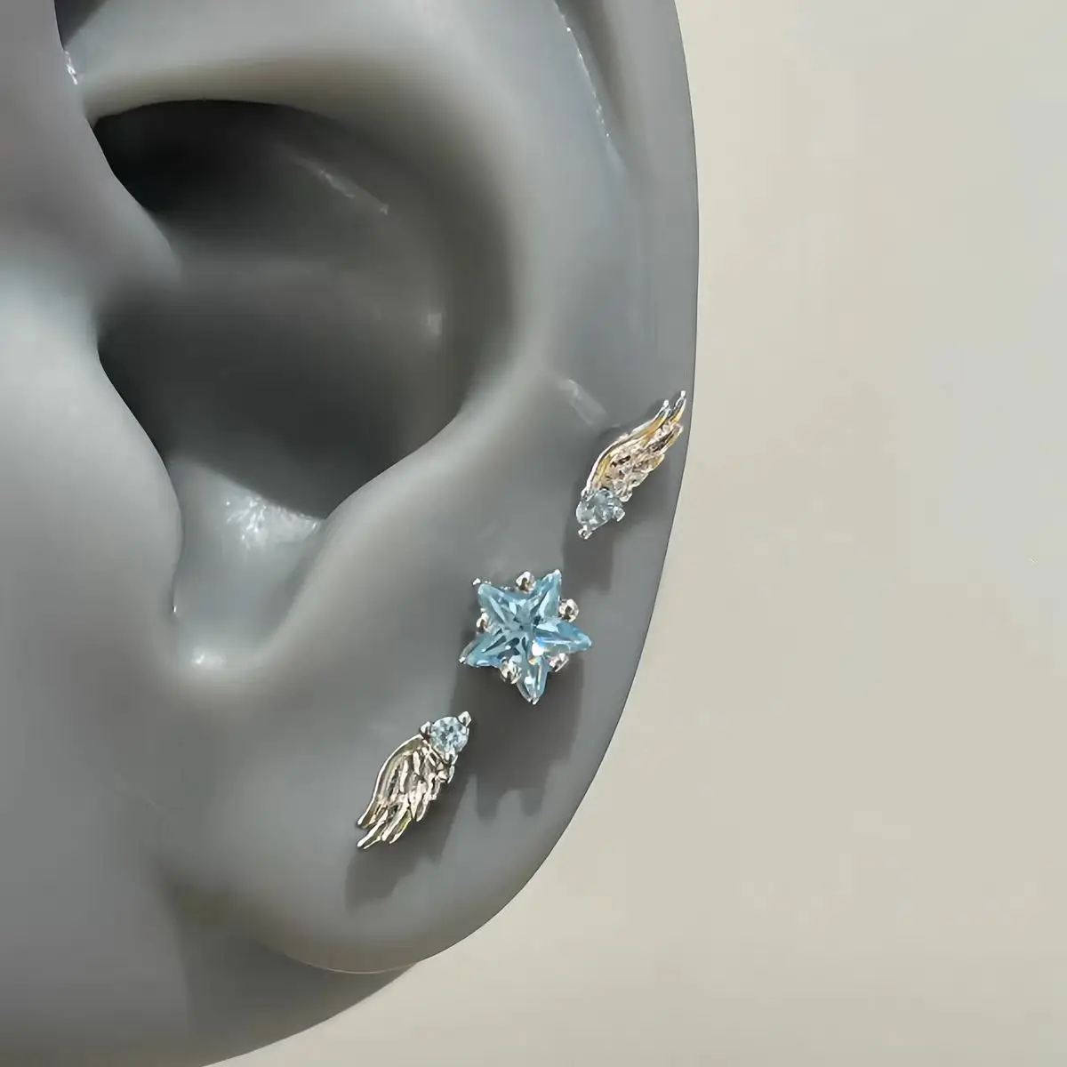 Trendy Stainless Steel Ear Bone Earrings Starburst Zircon Wing Cartilage Piercing Jewelry for Women Cochlear Puncture Accessory