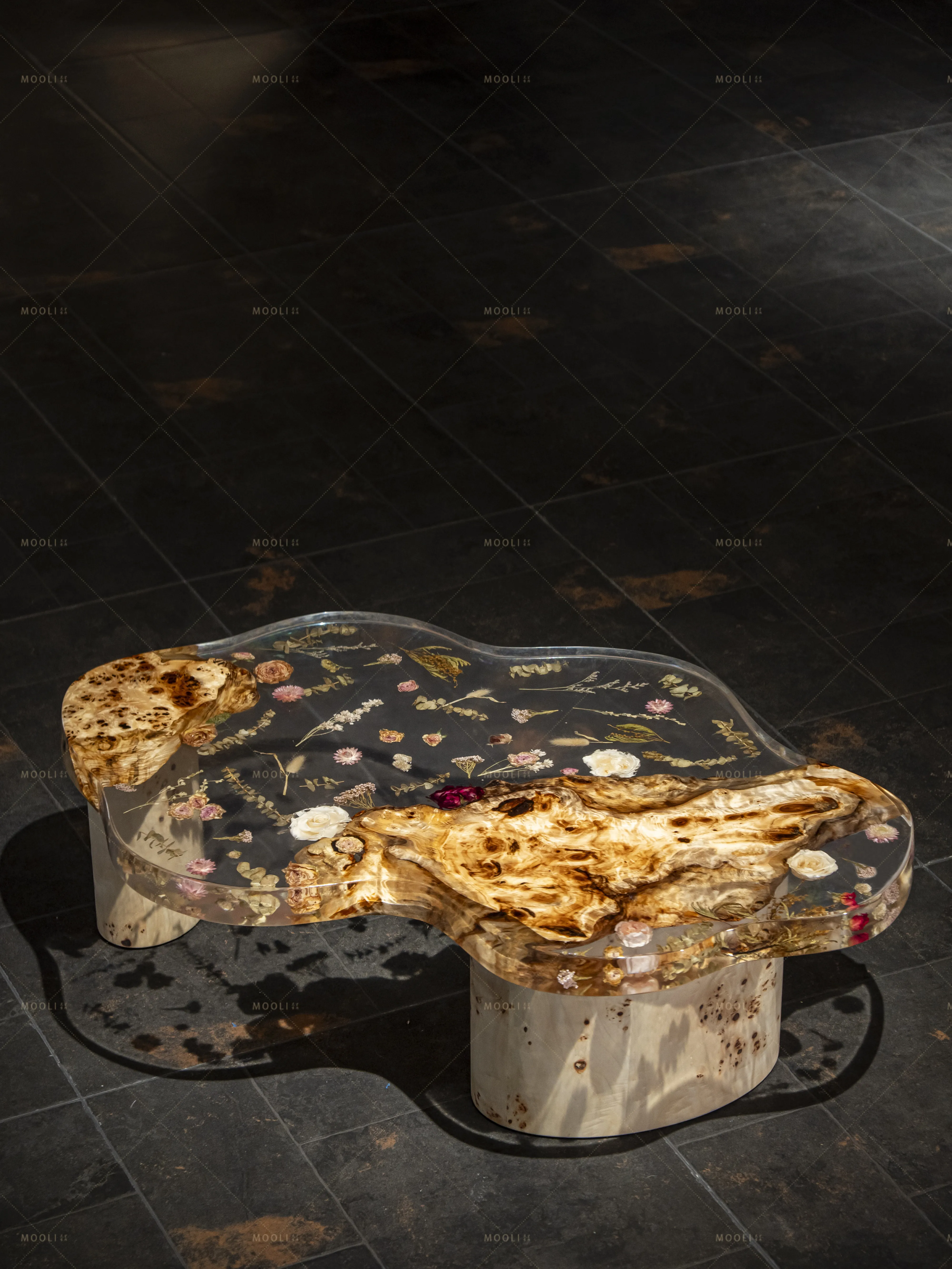 Modern epoxy resin log art transparent special-shaped wabi sabi wind coffee table B & B hotel living room