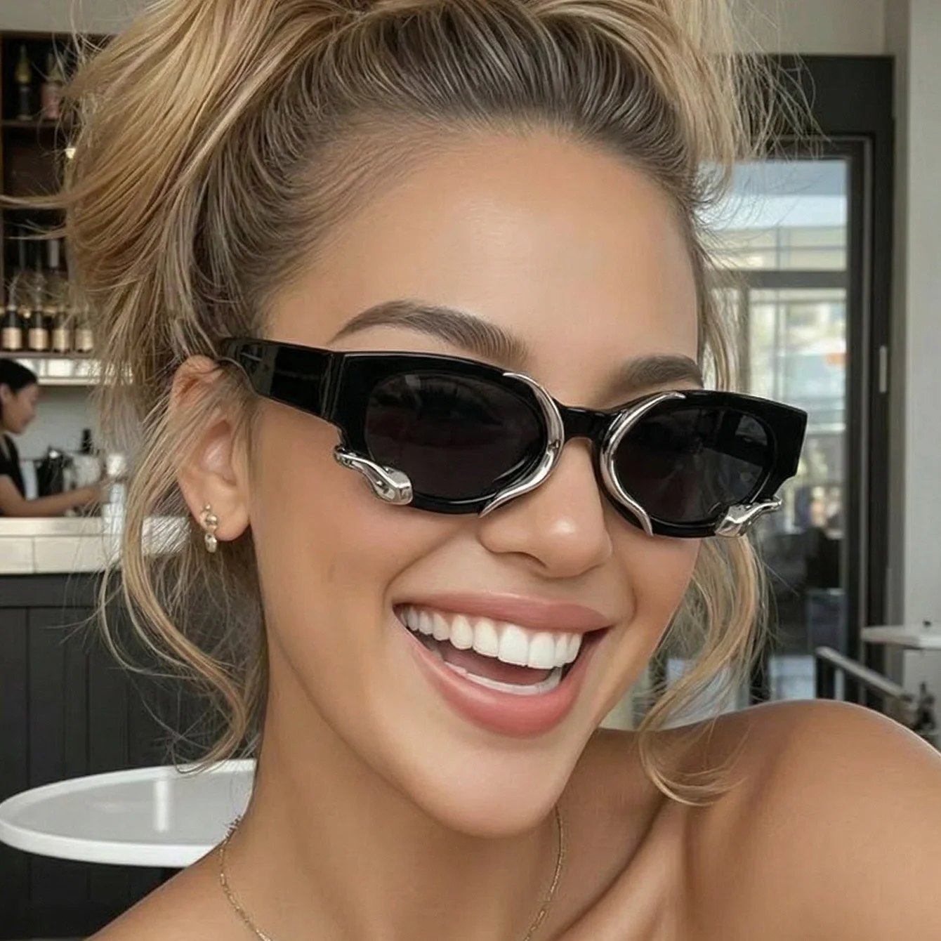 1-teilige Damen-Sonnenbrille, neuer ovaler Rahmen, dreidimensionales Schlangenaugen-Design, trendig und cool, perfekt für Street Style, Sonnenschutz