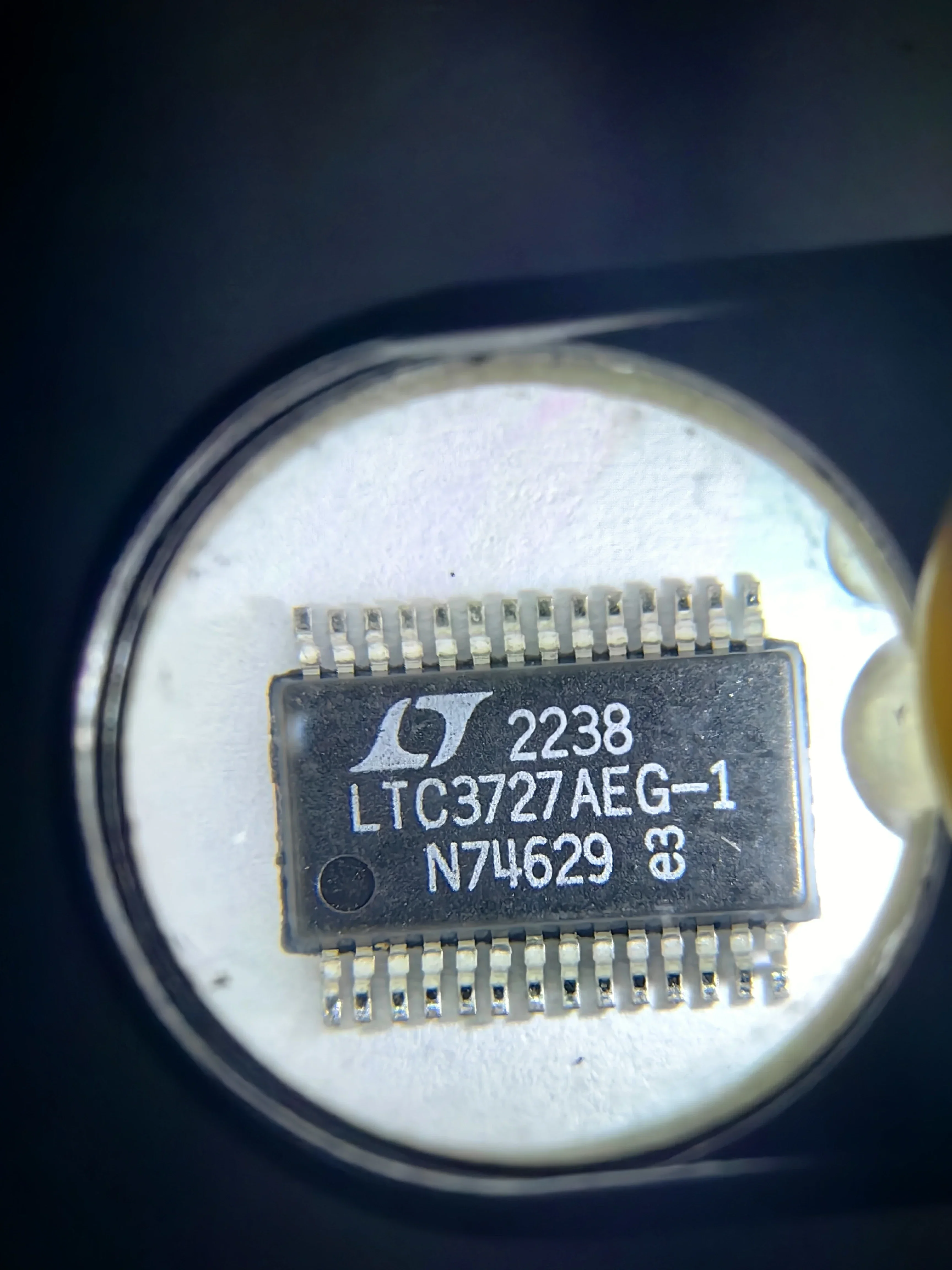 LTC3727 LTC3727AEG-1 - High Efficiency, 2-Phase Synchronous Step-Down Switching Regulators