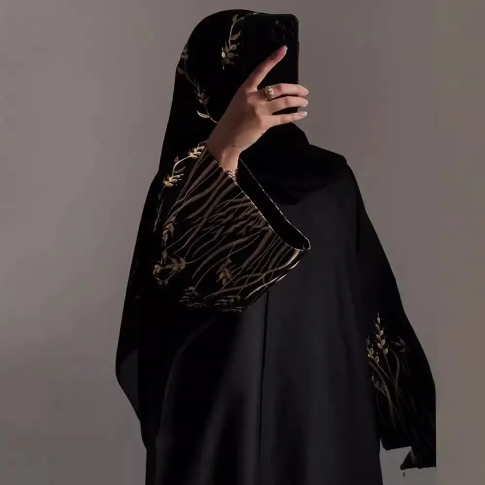 

2025 fashion new women's clothing solid color long embroidered robe Z493