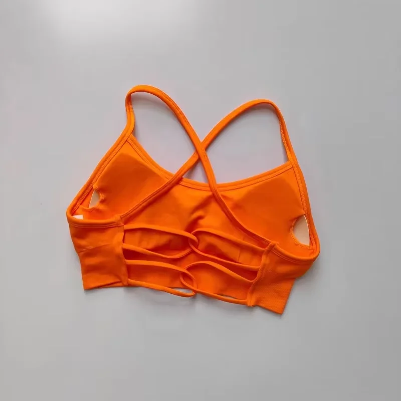 Schöner Yoga-Sport-BH mit offenem Rücken, dünnen Trägern und Kreuzriemen am Rücken, hochelastischer, atmungsaktiver BH, stoßdämpfend, ideal zum Laufen, für Pilates und Training. – Detail 3