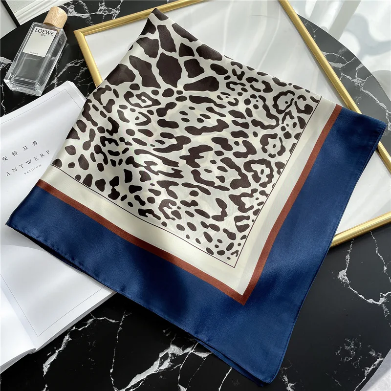 Modischer 70 * 70 cm Schal mit Leopardenmuster für Damen, Frühling/Sommer, weiche Satinränder, quadratisches Bandana, Sonnenschutzschals – Detail 17