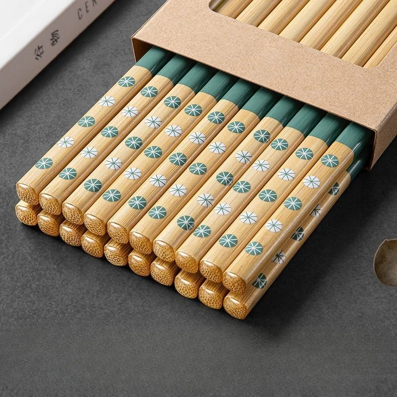 Hochwertige Essstäbchen aus natürlichem Bambus für den Heimgebrauch. Neue rutschfeste, bezaubernde, schimmelresistente Bambus-Essstäbchen im chinesischen Küchenstil