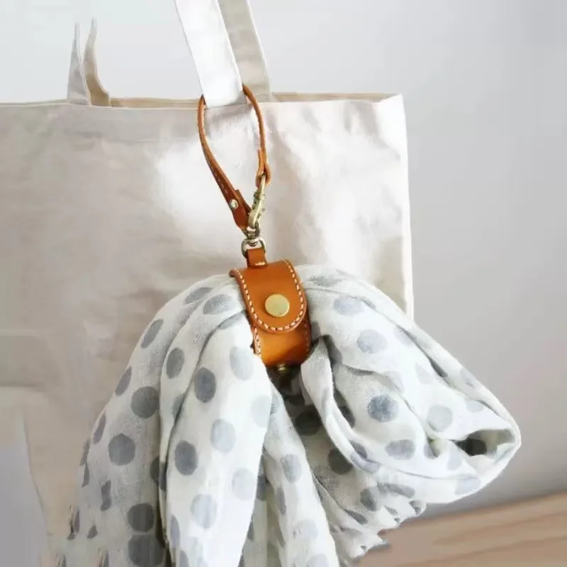 

1pc Travel Accessory Clip – Versatile Scarf, Glove & Hat Holder for Luggage and Bags, for Secure Storage During Travel