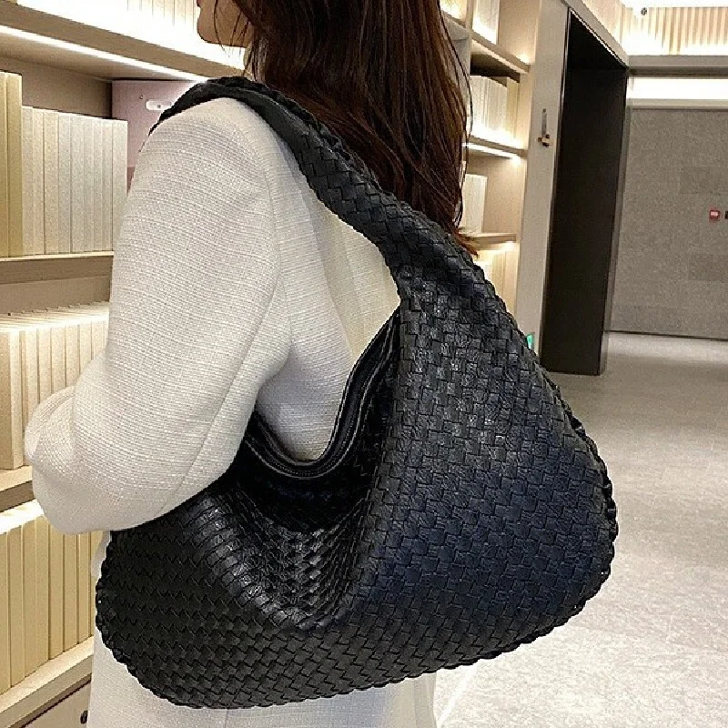 New French Woven Bag Brief Female Atmosphere Joker Handbag Underarm Shoulder Texture Portable Commuter Bag Souvenir Gift