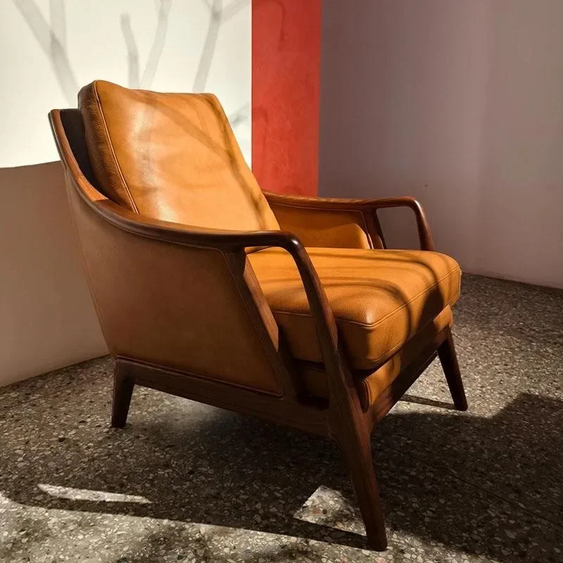 ZQカスタマイズ可能な家具レザーソファ新しいリビングルームバルコニーチェア中国産ウォールナットシングルブラックスカンジナビア風椅子