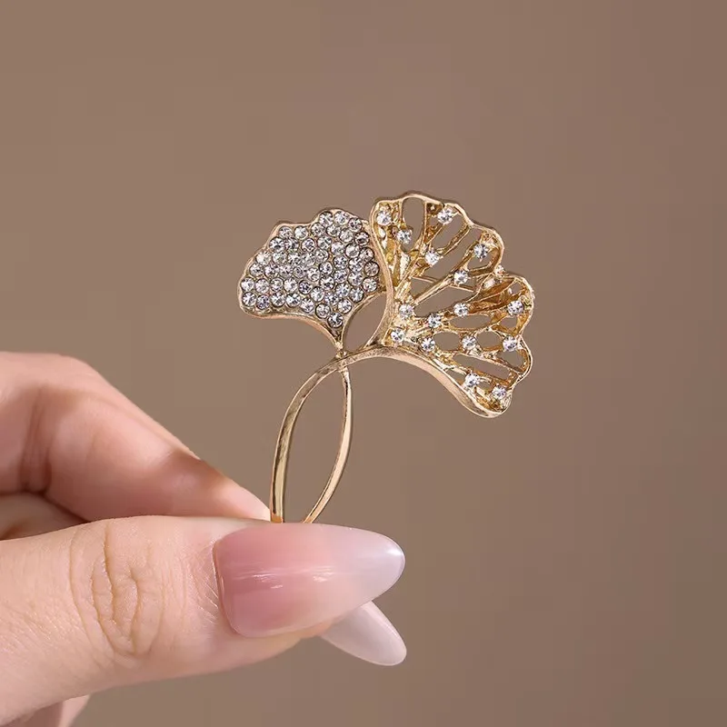 1pc Korean High-end Ginkgo Leaf Brooch Chest Flower Elegant Temperament For Women Zircon Suit Brooch Gift For Elders Mothers
