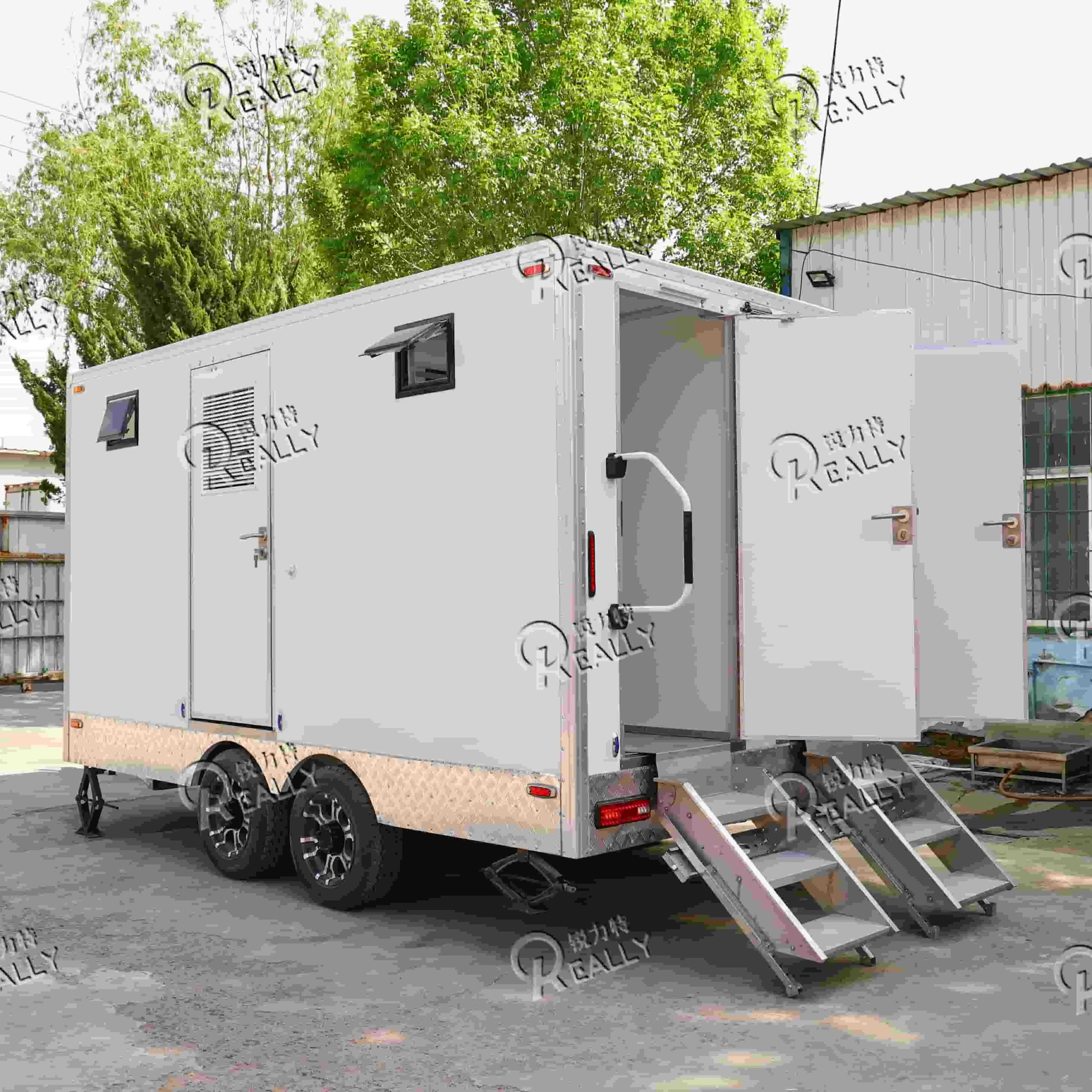 

2025 Hot Sale Mobile WC VIP Mobile Toilet Trailer Portable Restroom Trailer Toilet Luxury Portable Toilets