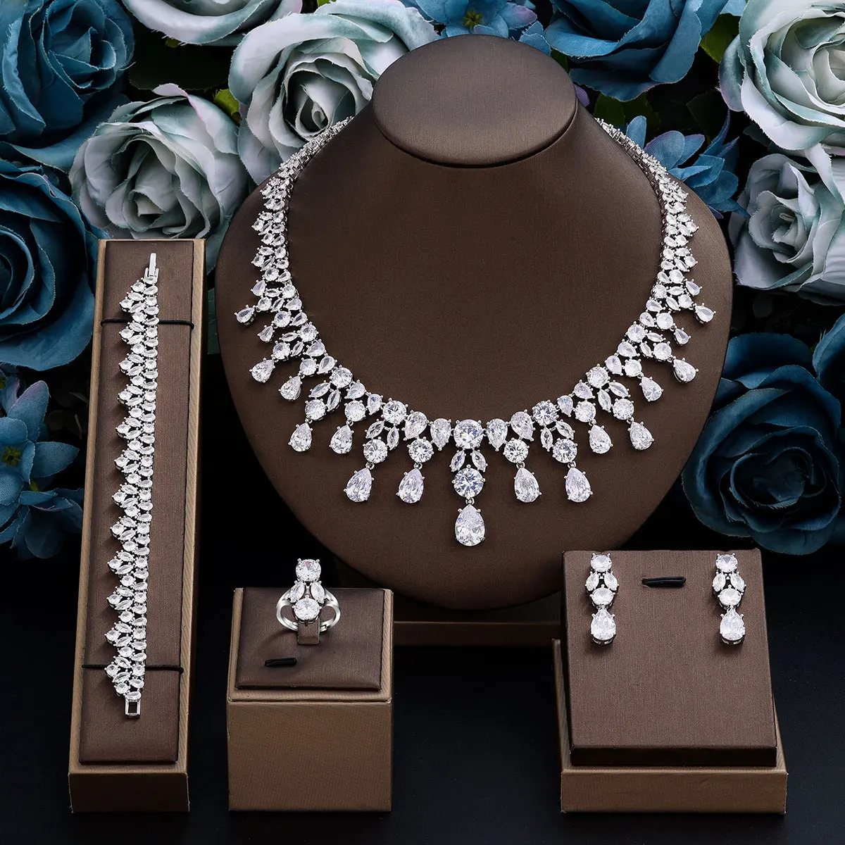 

2024 Tassel 4-piece Women's Wedding Jewelry Set Crystal Zirconia Necklace Set Nigeria Dubai Jewelry Set