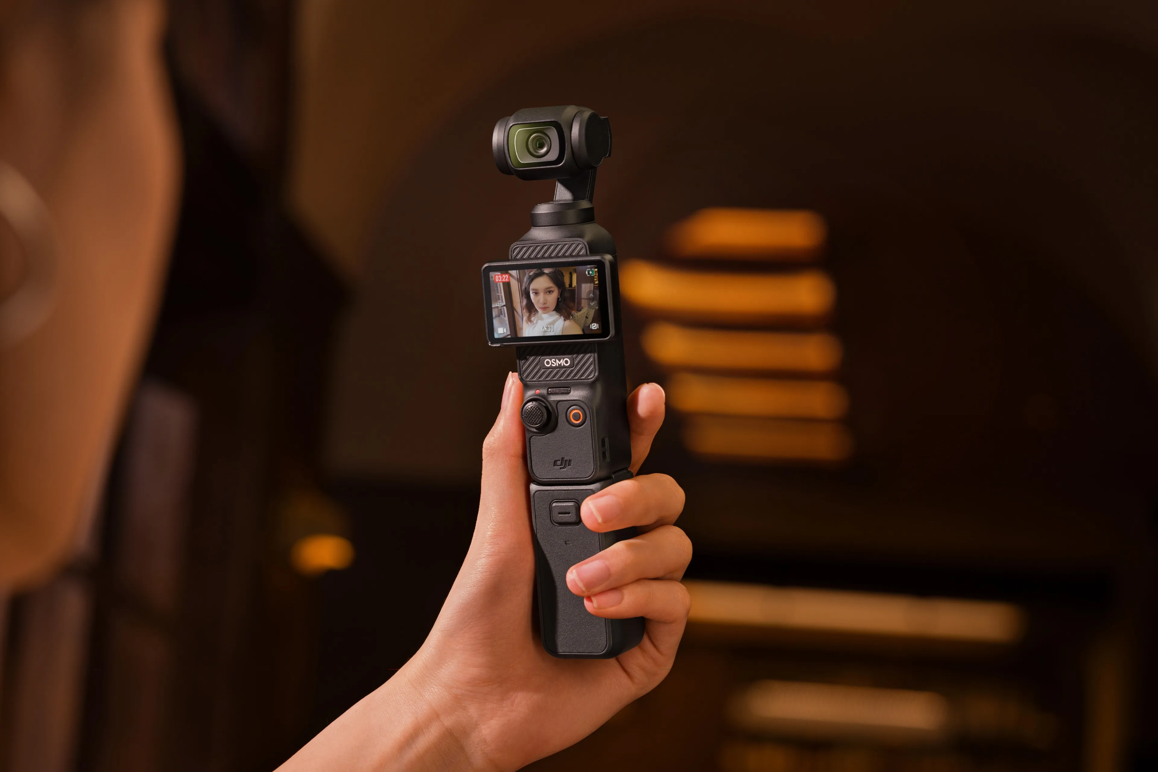 مقبض بطارية DJI Osmo Pocket 3 بطارية مدمجة 950 مللي أمبير في الساعة تحسين وقت الاستخدام بنسبة 62% لـ DJI Pocket 3 جديد 100% أصلي متوفر في المخزون