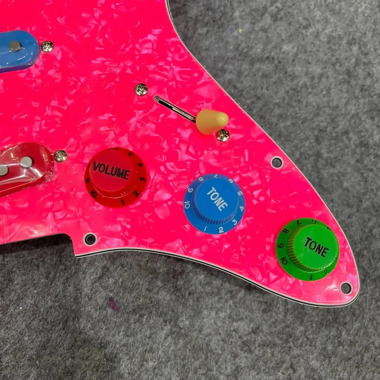 Prewired Loaded ST Pickguard With SSS Alnico 5 Single-coil Pickups Set Coil Splitting Switch For ST Electric Guitar