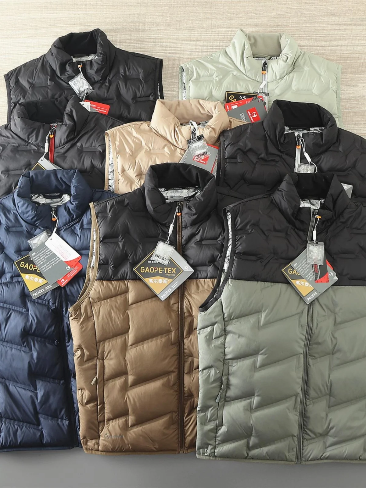 

Мужской зимний утепленный ветрозащитный жилет с воротником-стойкой и наполнителем из пера от Aphene Technology: модный городской стиль