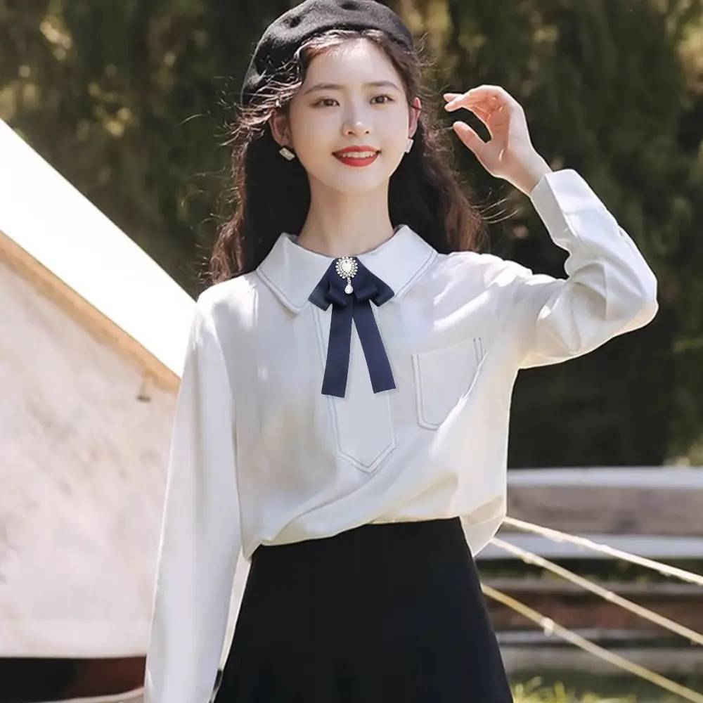 Fashion Alloy Bow Tie Jewelry Accessories Rhinestone Necktie Neck Decoration Bowknot Brooches for Student