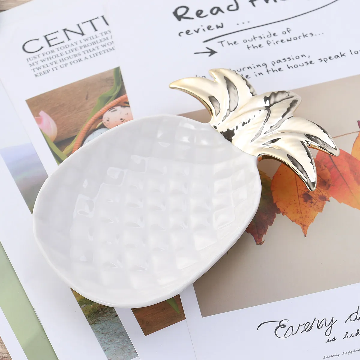 

Ceramics Pineapple Shaped Jewelry Tray White Stylish Jewelry Display Storage Plate for Rings Earrings Necklaces Bracelets