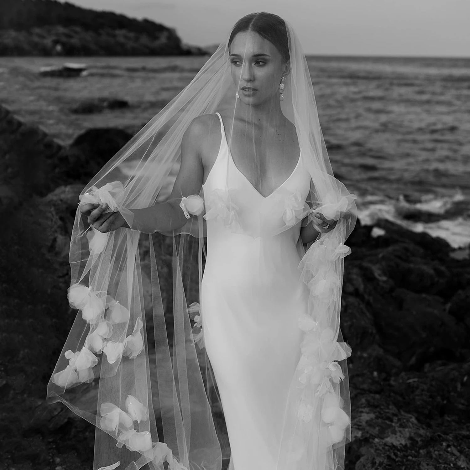 Veli da sposa con fiori romantici 3D con fard per il viso Copricapo da sposa personalizzato bianco crema a rete trasparente con pettine