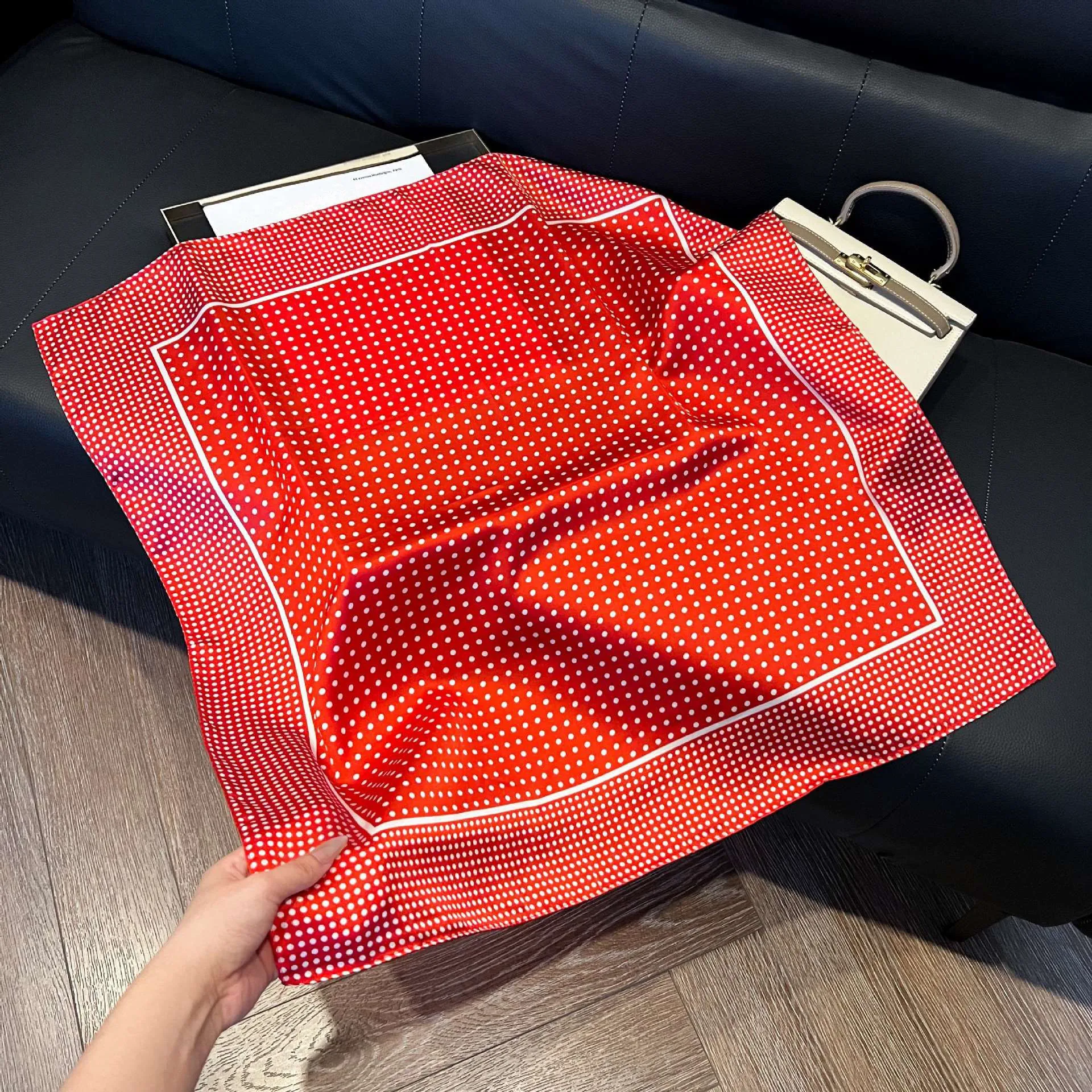 ผ้าพันคอไหมพิมพ์ลายโซ่ดีไซน์หร - Luxury Bags China บทวิจารณ์และราคา