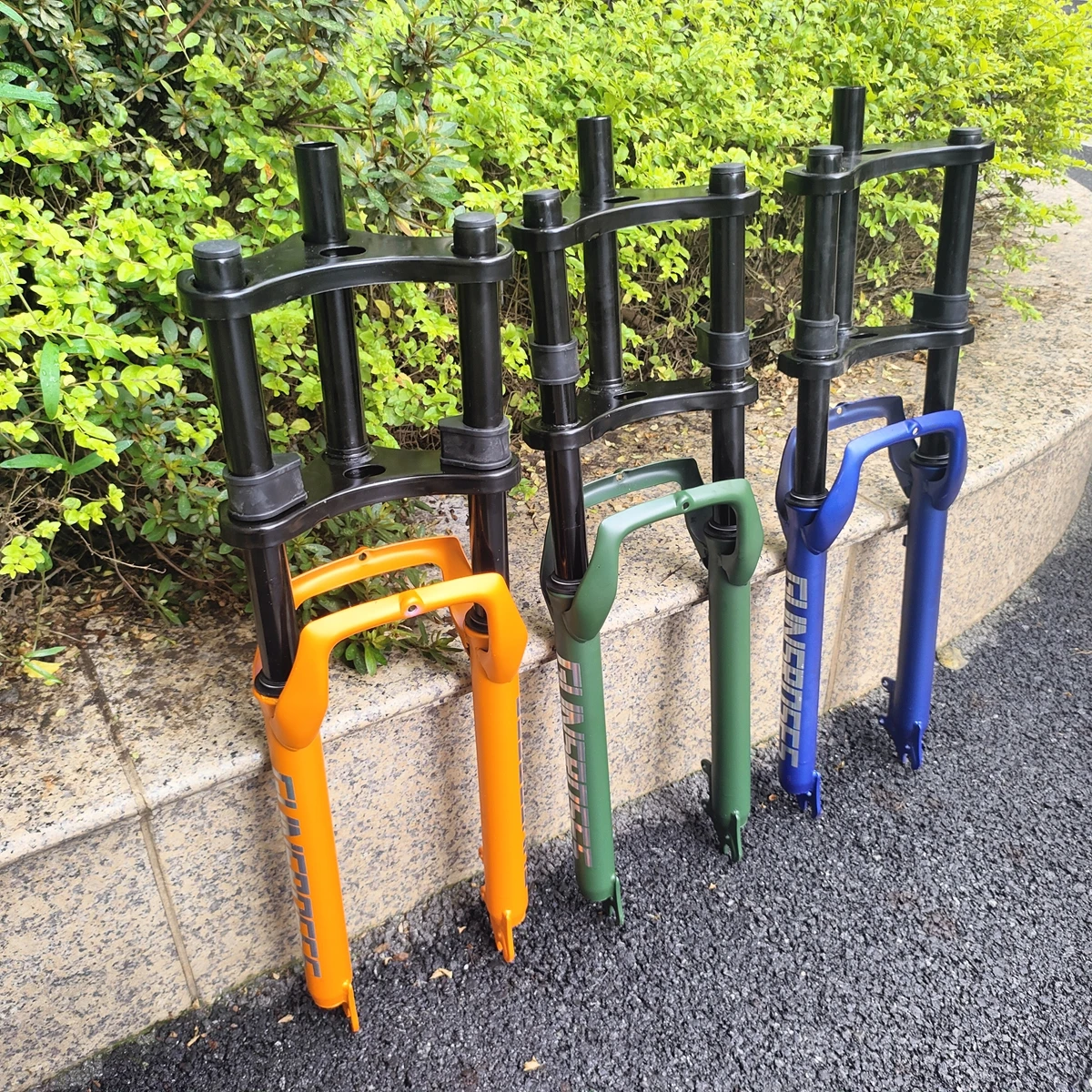 

Double Shoulder 26X4.0 Snow Bike Front Fork Steel Beach Bicycle Fork 135mm Dropout Fat Bike Suspension