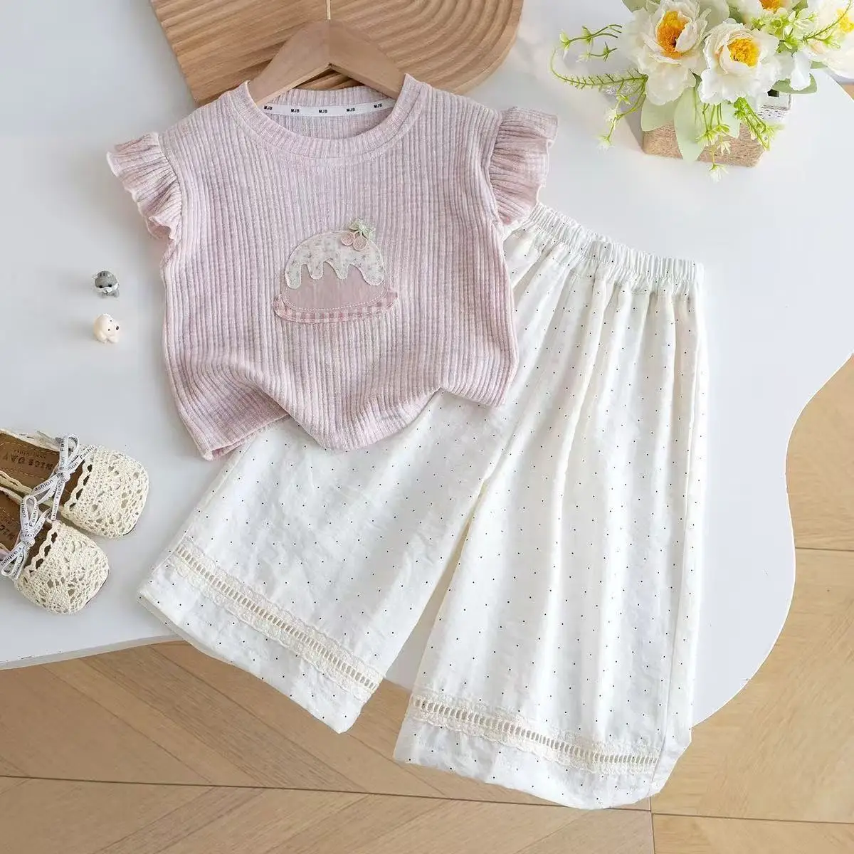 

Girls' Summer Set New Children's Sweet and Cute Cake Flying Sleeve T-shirt+Polka Dot Straight Leg Pants 2Pcs
