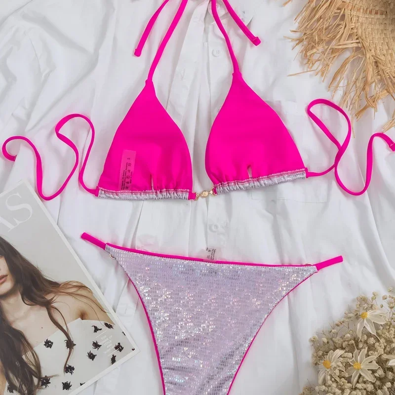 Costume da bagno da donna lucido rosso rosa, nuovo bikini a due pezzi 2024, costume da bagno sexy con lacci a vita bassa con scollo a V e bretelle