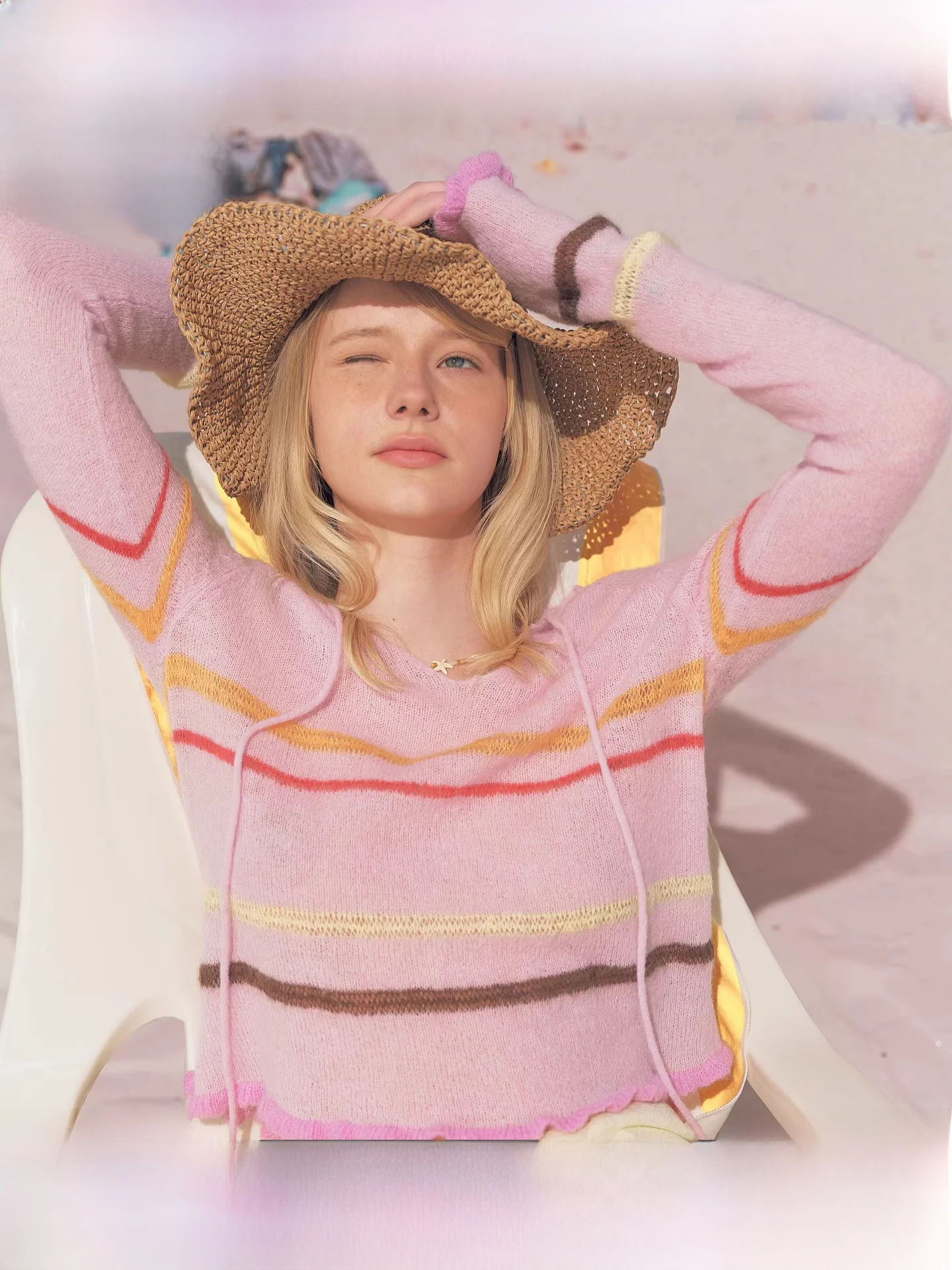 

Женская туника Fano Весна 2026 с V-образным вырезом, узлом и свободными полосками, вязаная из мягкой нейлоновой смеси, удобная, в стиле для повседневной носки