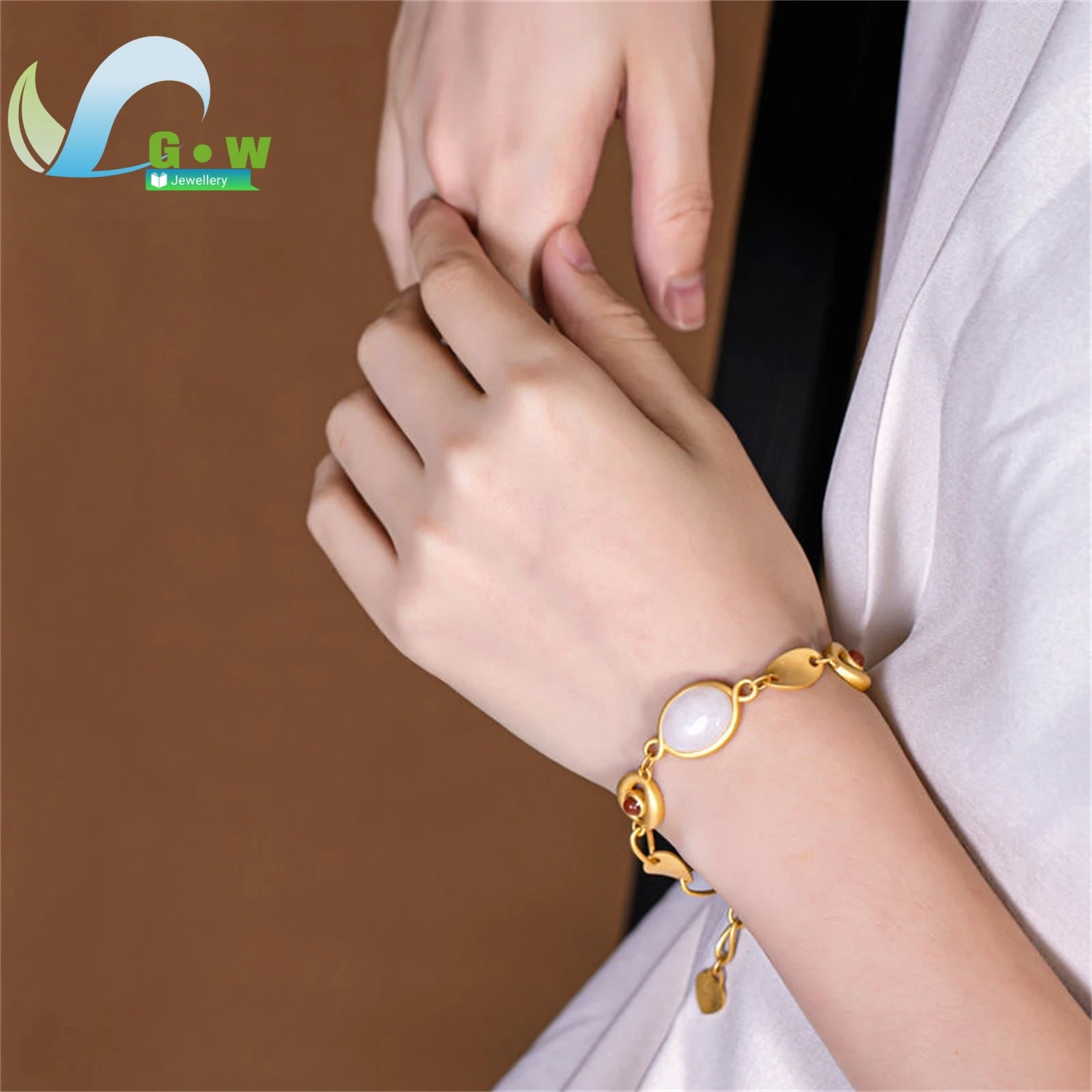 

Классический элегантный позолоченный браслет из натурального белого нефрита, вневременной изысканный модный ювелирный аксессуар для женщин, повседневная одежда