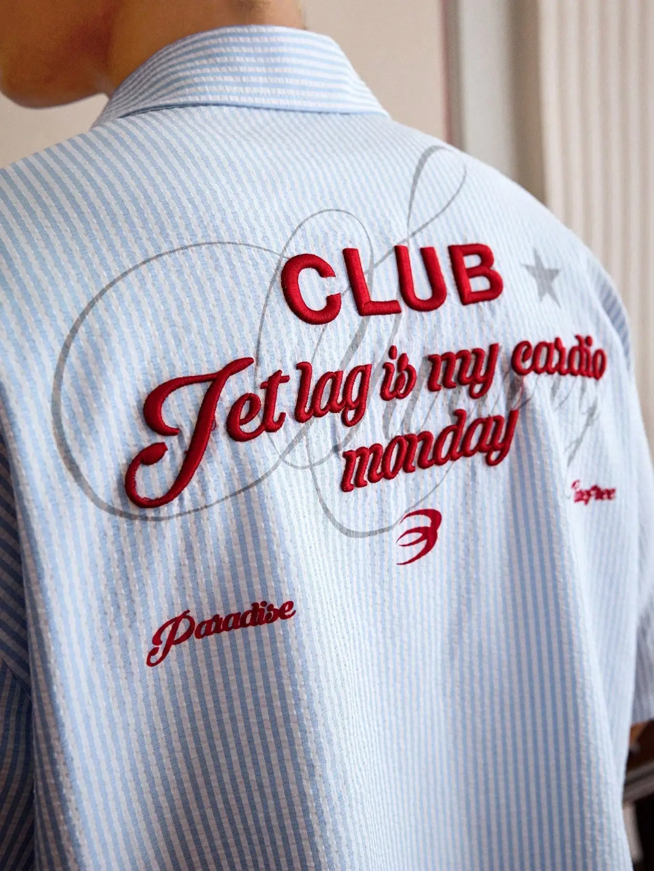 

Men's Loose Fit Short Sleeve Striped Woven Shirt with Embroidered Graphic Design