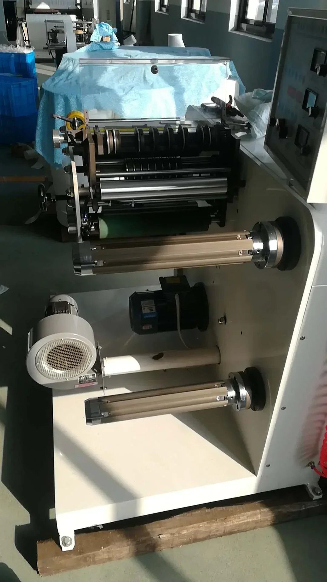 Multifunctional Paper Film Roll Slitting And Rewinding Machine with magnetic brake and clutch