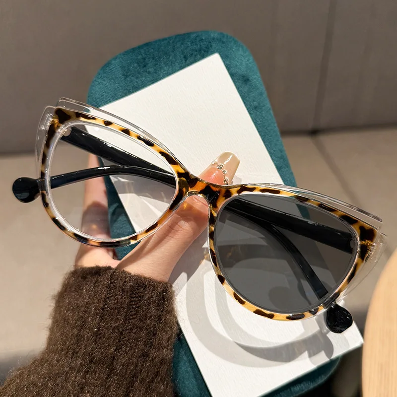 Retro Trendy Triangle Cat Eye Photochromic Reading Glasses Blue Light Blocking Eye Protection Computer Reading Goggles