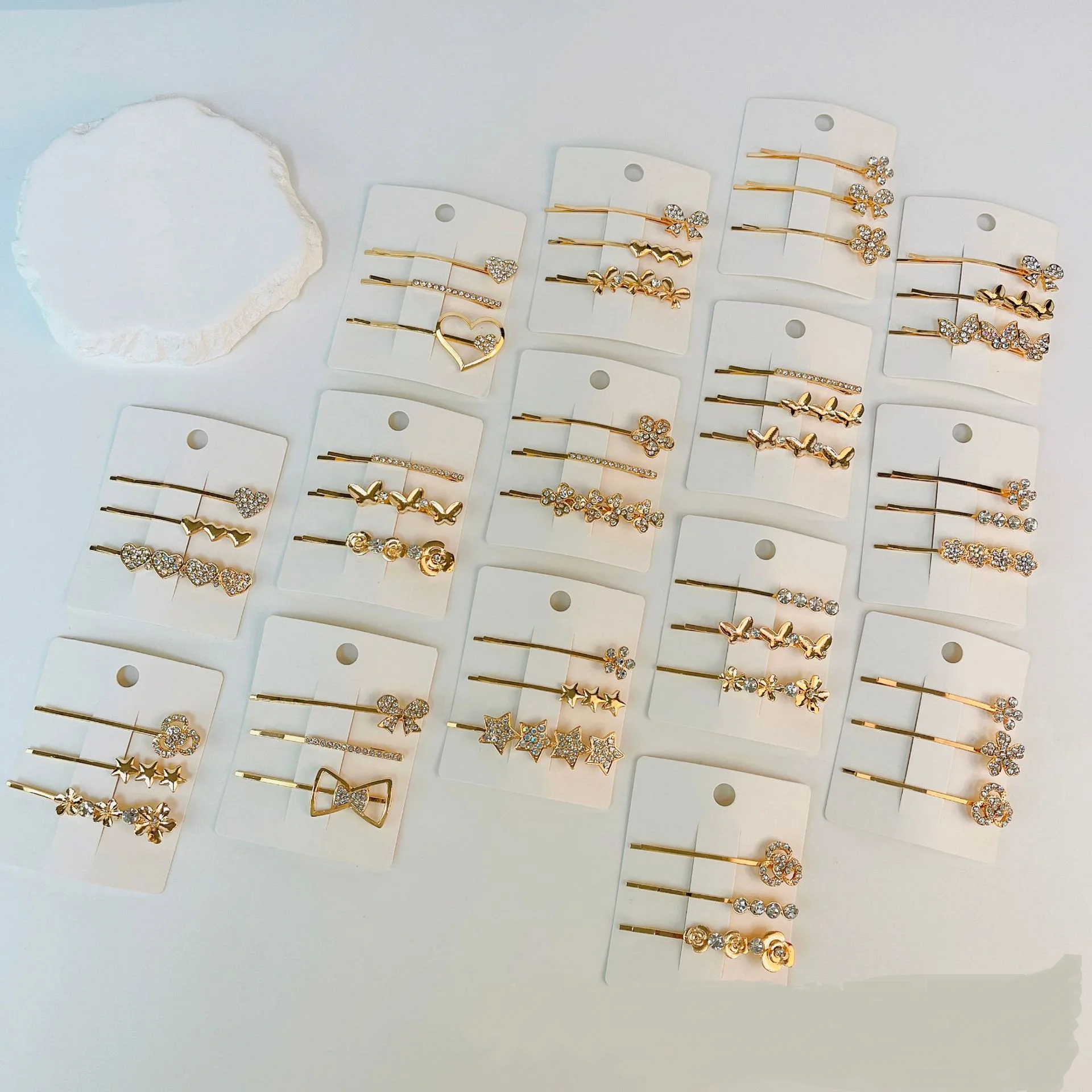 

Korean-style sweet charm diamond-studded barrette Versatile bangs clip with side fastening Ultra-sparkling fresh fairy hair clip