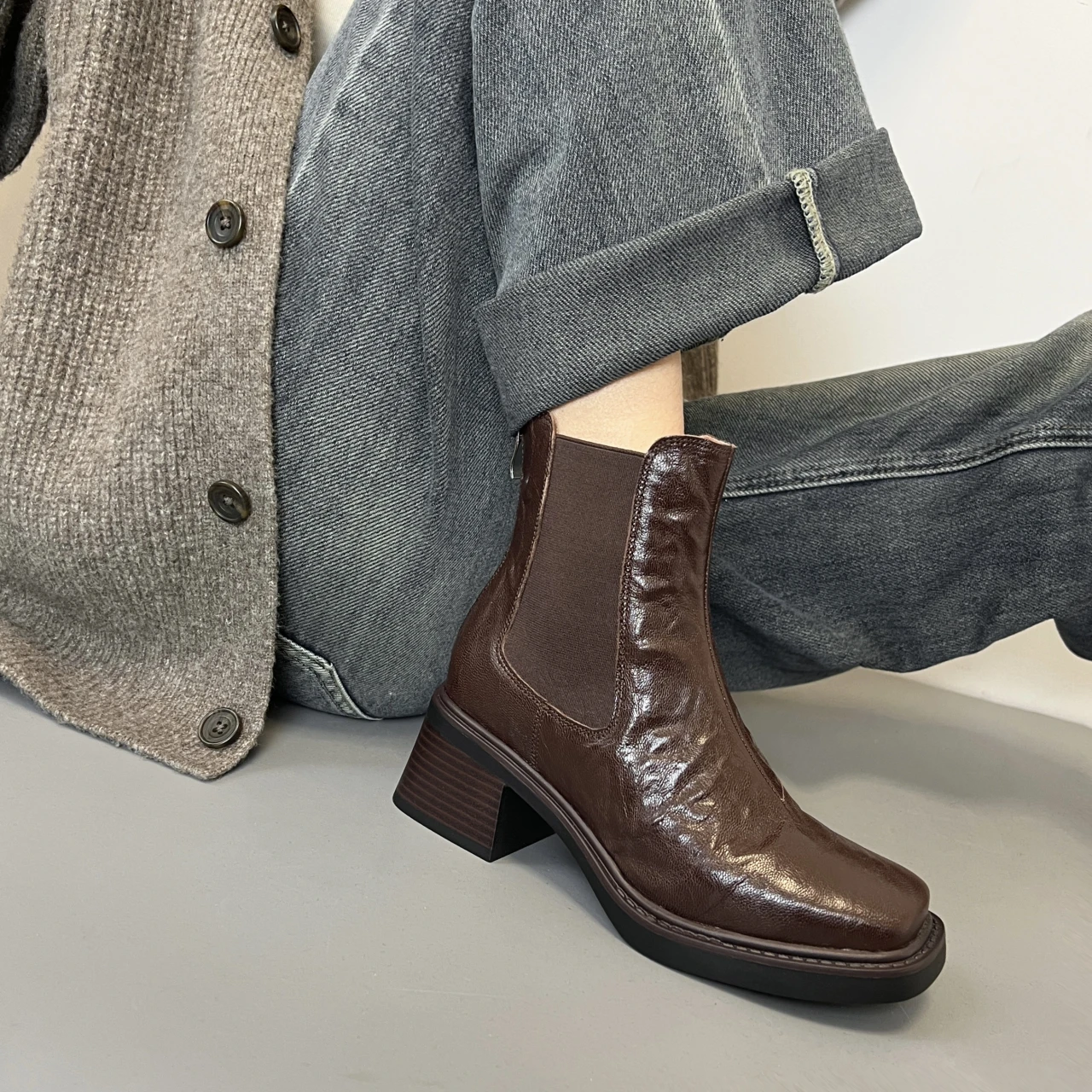 Solid Color Leather Women's Square Toe Ankle Boots Spring and Autumn Minimalist Zipper Design Retro Chelsea Women's Booties