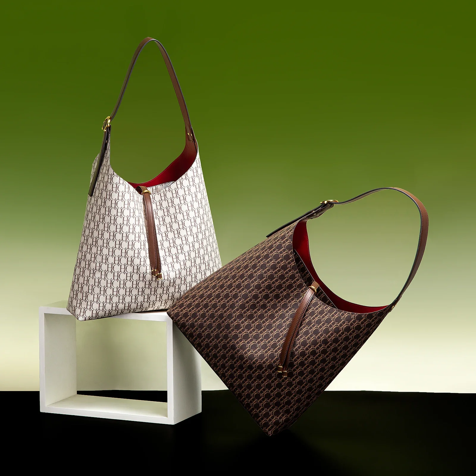 

Letters Printing Design Women's Shoulder Bag Fashion Season New Large Capacity Simple Versatile Classic Style