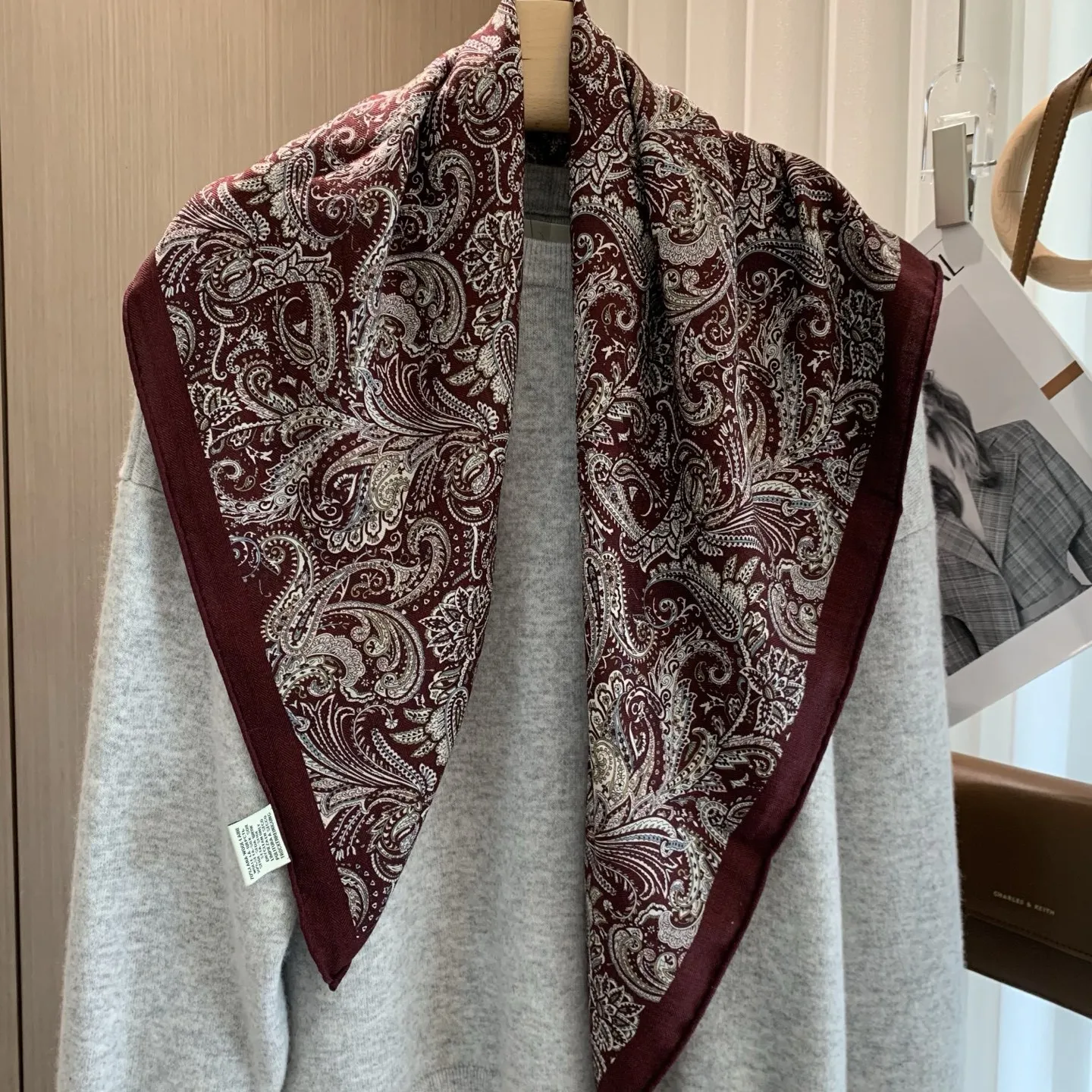 2027 Luxury Brand 70% Wool 30% Silk Scarf for Women Warm Neck Warmer Vintage Navy Blue Ethnic Paisley Print Scarves Ladies