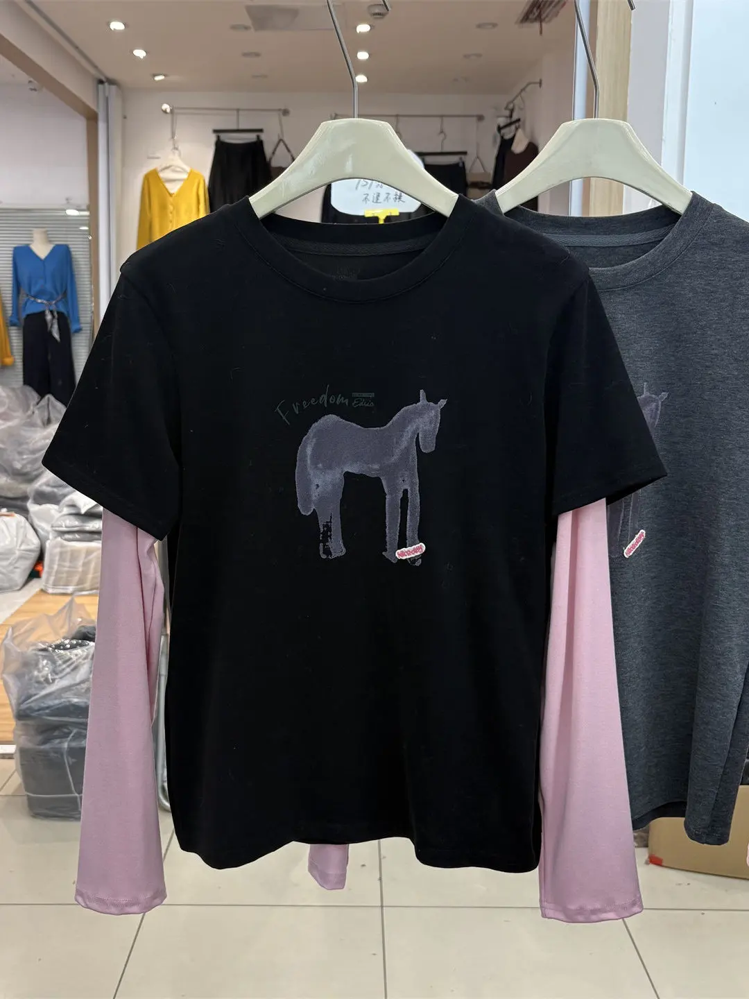 

Новинка! Корейский дизайн. Футболка с длинным рукавом и принтом, круглый вырез, базовая модель, модный повседневный свободный топ из полиэстера. Весна 2026.