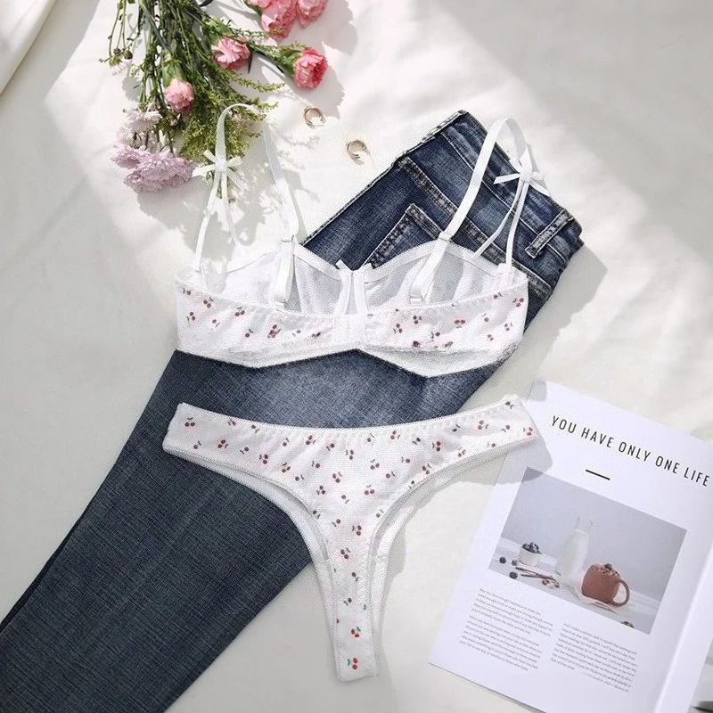 Dámská podprsenka s push-up efektem a krajkou, transparentní, s kalhotkami - náhled 4