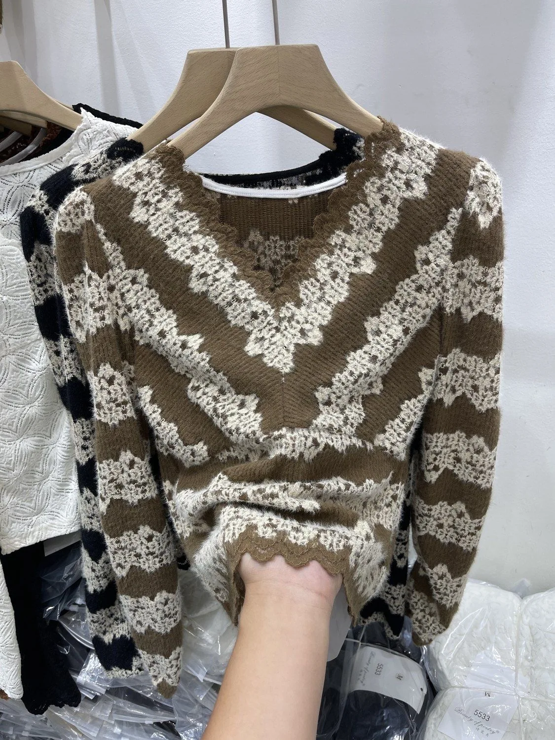 

Faionable Knitted Lace Fluffy Stripe Top Women's ort Bubble Sve Slim Fit V-Ne Trendy Korean Sle Осень Зима Новинка ...