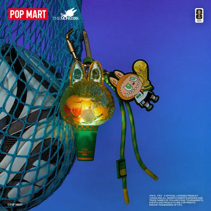 

POPMART LABUBU THE MONSTERS × FIFA серия: мини-подвесной светильник-сюрприз (слепая коробка) – интересные коллекционные предметы для законодателей моды, модные игрушки, арт-товары.