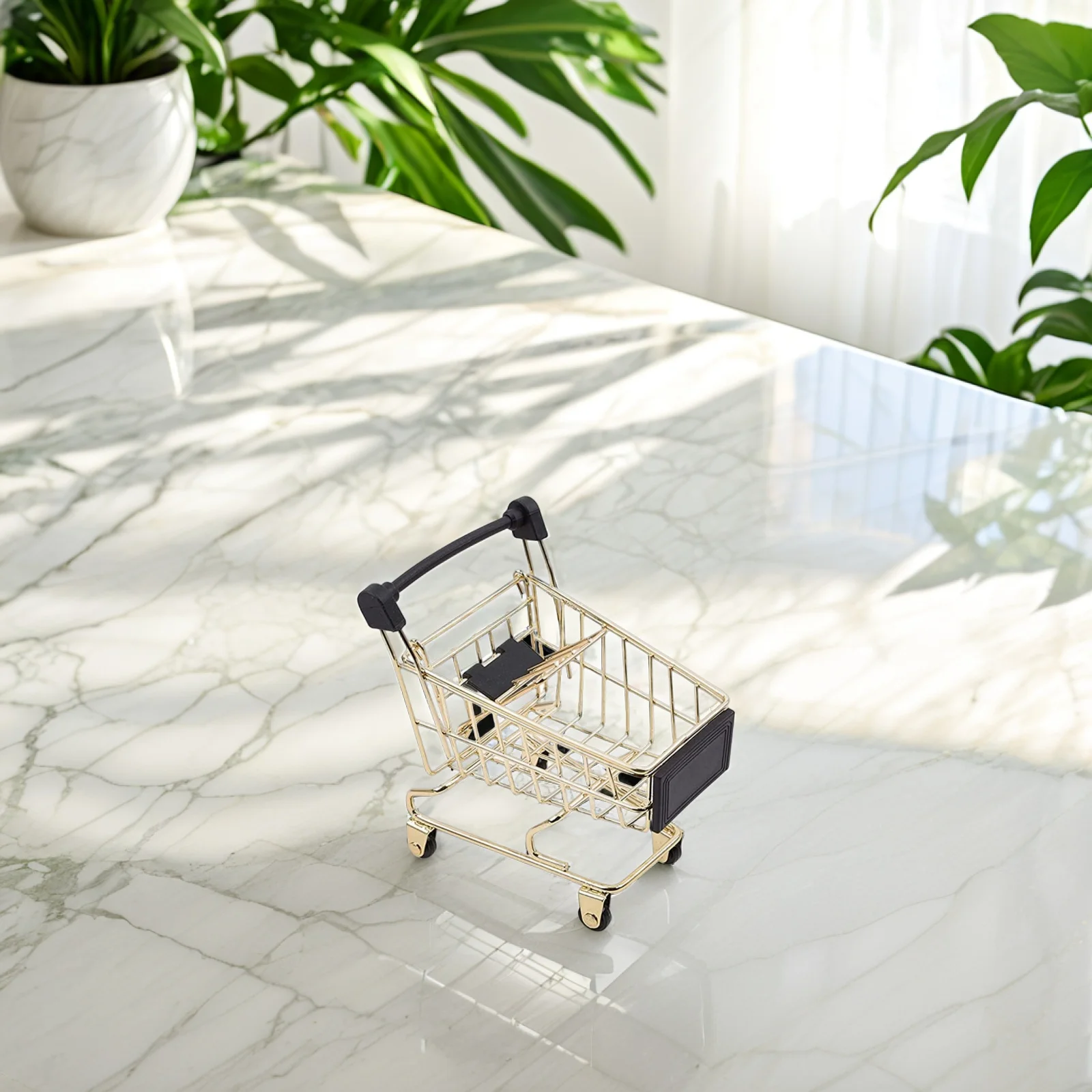 1pc mini carrinho dourado cesta de armazenamento para casa cozinha escritório desktop decoração recipiente armazenamento fingir jogar acessórios do bebê